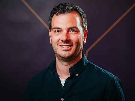 Jörn von der Fecht, Chief Digital Officer von SupplyX, Porträt im Hemd